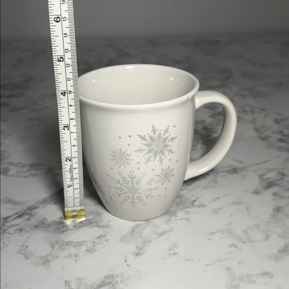 Royal Norfolk White Mug with Silver Snowflake Design